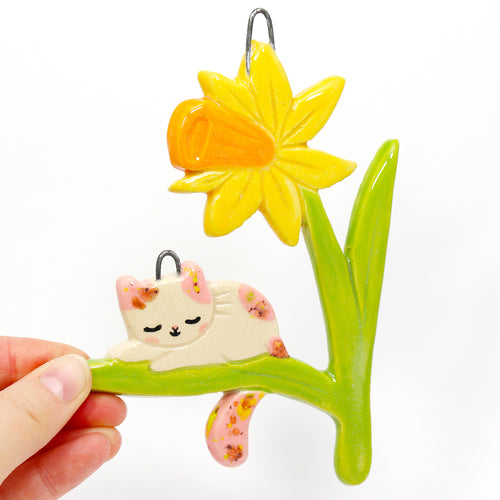 Ceramic Daffodil Cat Wall Hanging #2675