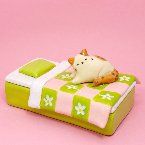 Ceramic Cat on the Bed Container with Lid #3155