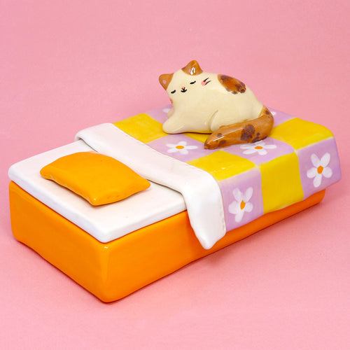 Ceramic Cat on the Bed Container with Lid #3185
