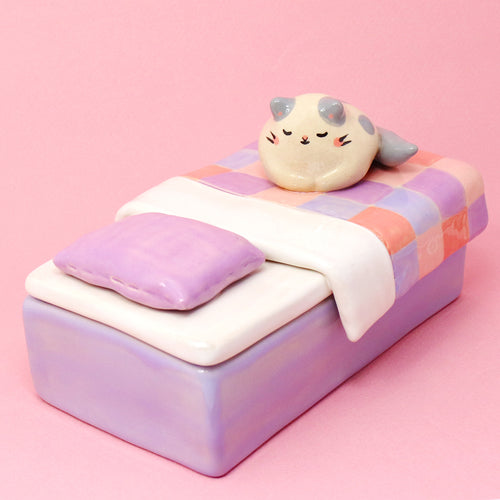Ceramic Cat on the Bed Container with Lid #3005