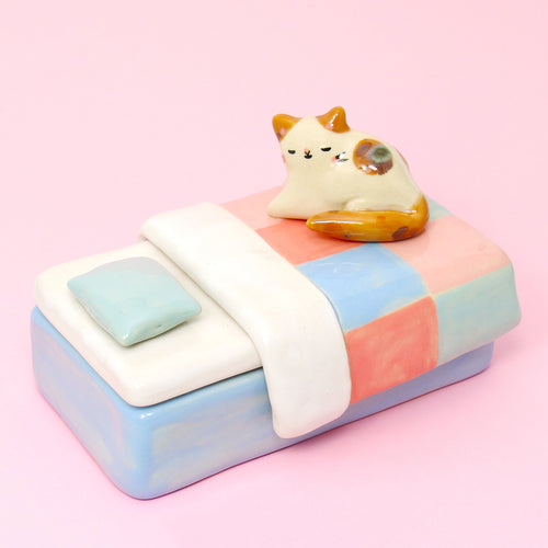 Ceramic Cat on the Bed Container with Lid #3013